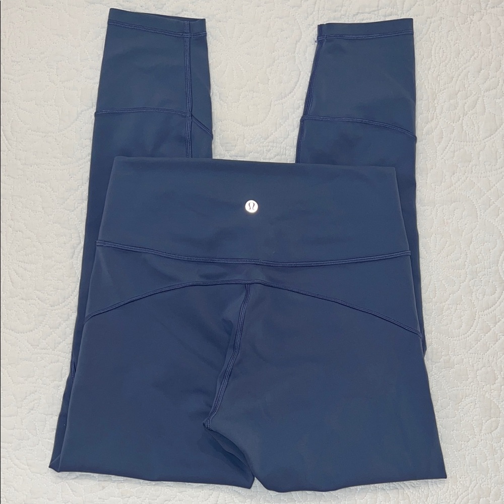 Lululemon Leggings size 8 In Movement 7/8 Tight *Everlux 25" - Picture 2 of 10